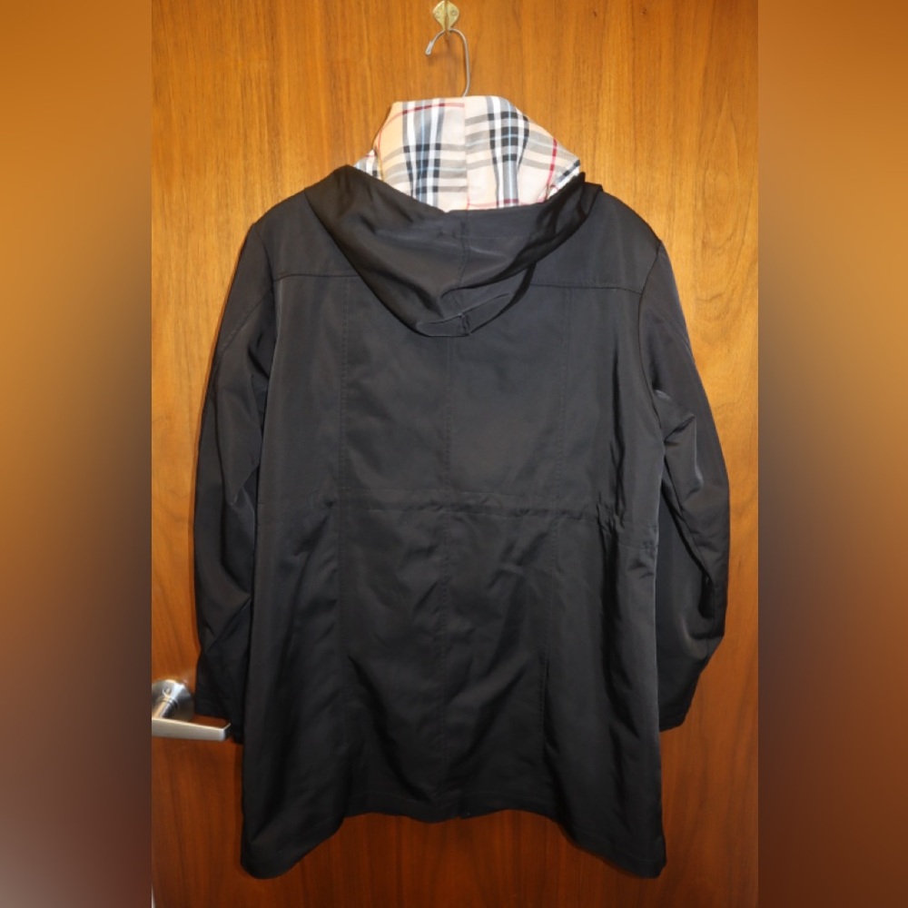 Elegant Black Hooded Trench Coat - Picture 4 of 4